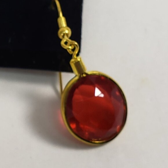 Elegant Red Gem 1.5" Drop Earrings – Gold Tone Oval Dangle – Lightweight Jewelry - Picture 3 of 7